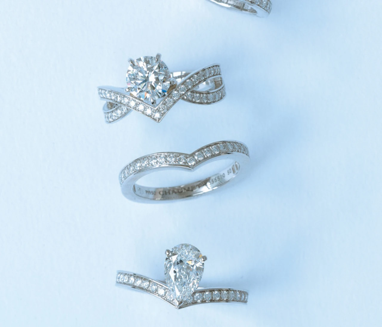 【ショーメのウエディングリング】ティアラをかたどったロマンチックなシェイプに魅せられて