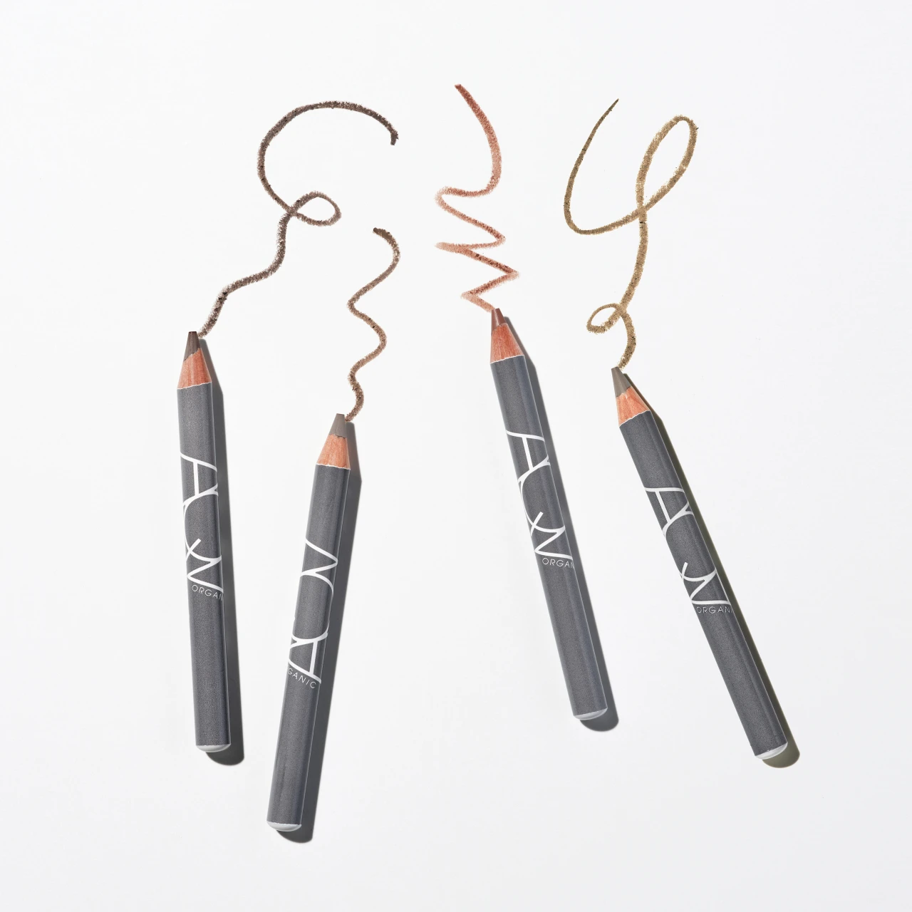 色合いもやさしい、肌にもやさしい「アクア・アクア」の「オーガニックアイブロー」でまろやか＆今どき眉に！【30代の三つ星プチプラコスメ】