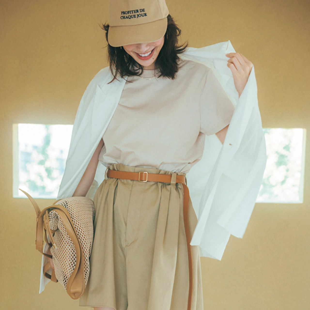 予想最高気温33℃/ニュアンスTはリッチなワントーンで洗練カジュアルに【BAILA今日のコーデ】