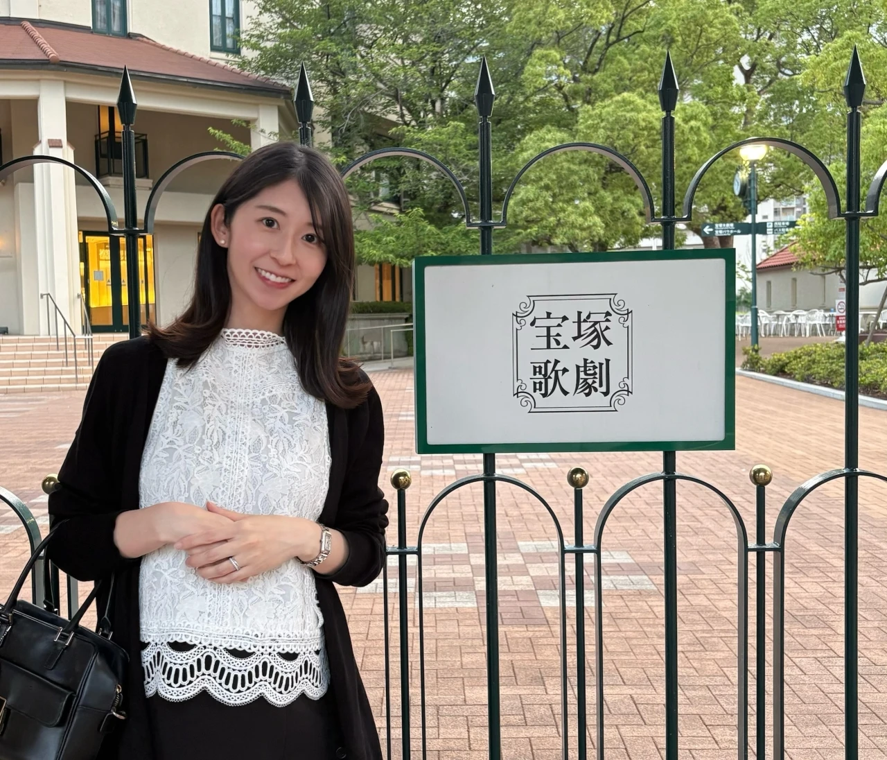 憧れの宝塚歌劇へ！初心者目線でレポートする観劇の楽しみ方＆観劇コーデ