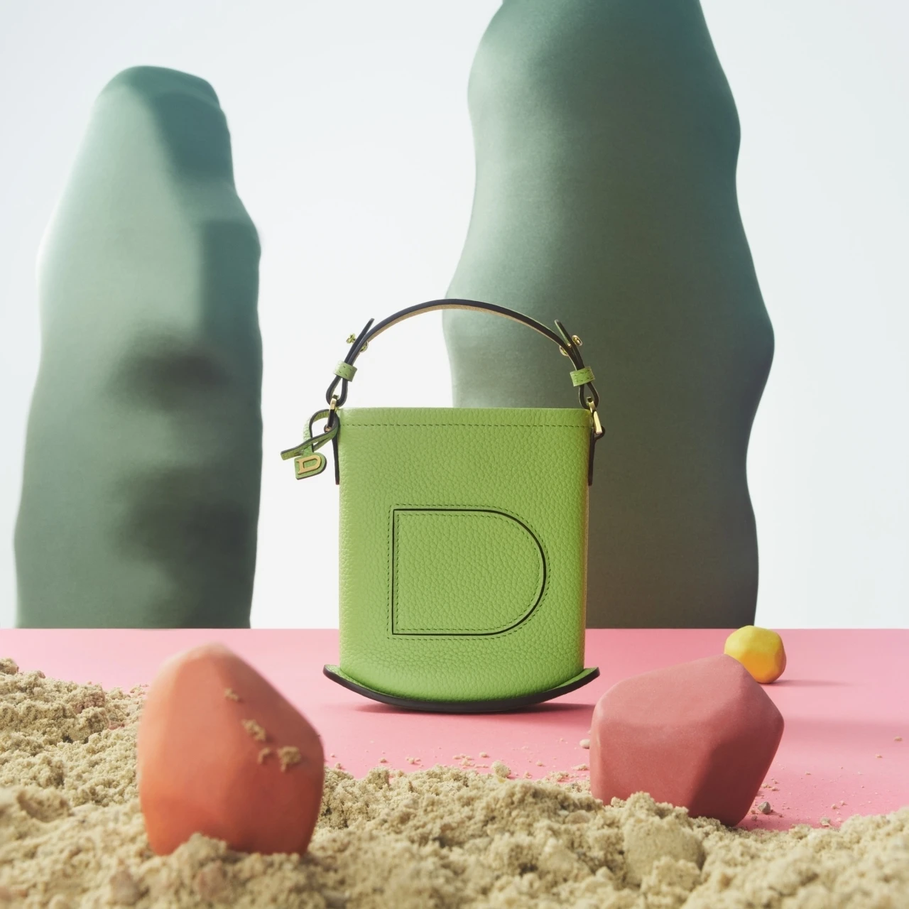 【デルヴォーの新作ミニバッグが登場】色もサイズもキュート！春を連れてくる新名品バッグ