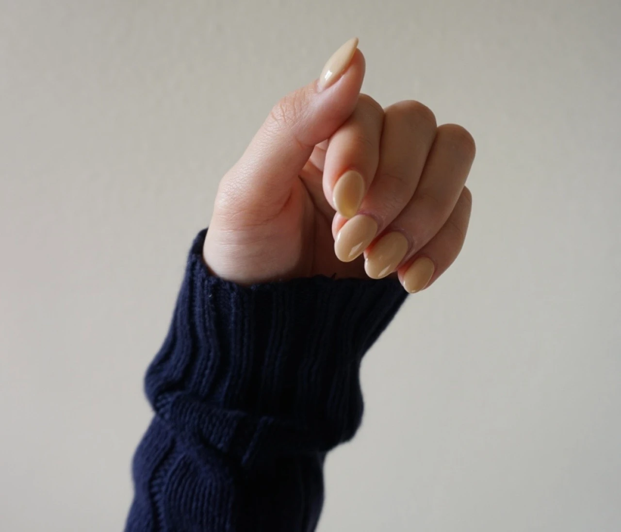 春は「クリーム色のぽってりネイル」がしたくなる気分！