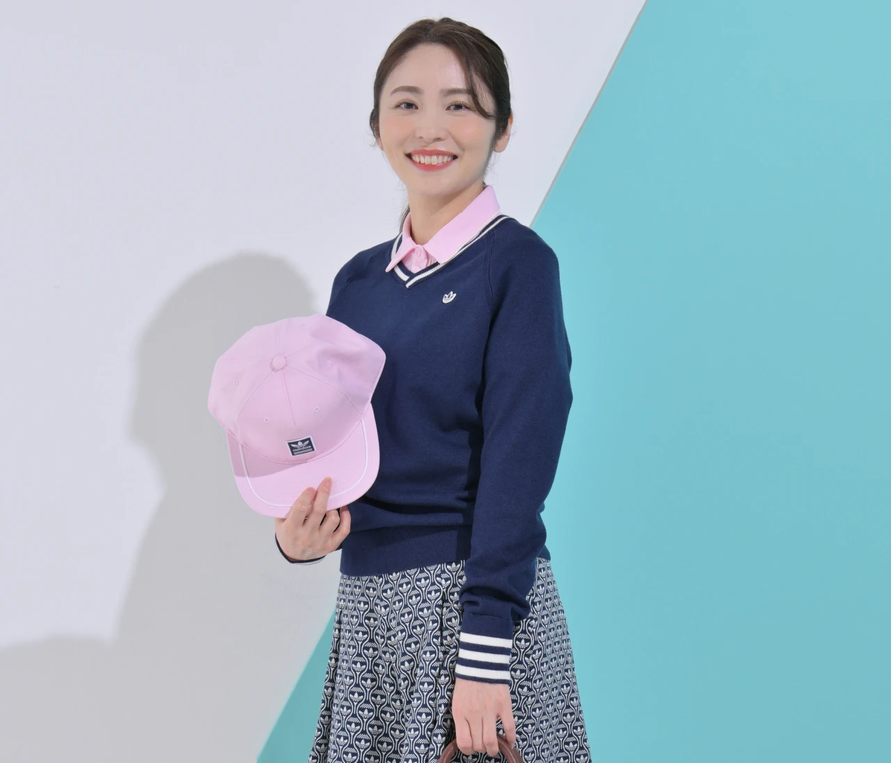 【30代のためのゴルフウエア】『アディダス ゴルフ』のピンクアイテムで気分を上げて!読者が実際に着てみた感想も