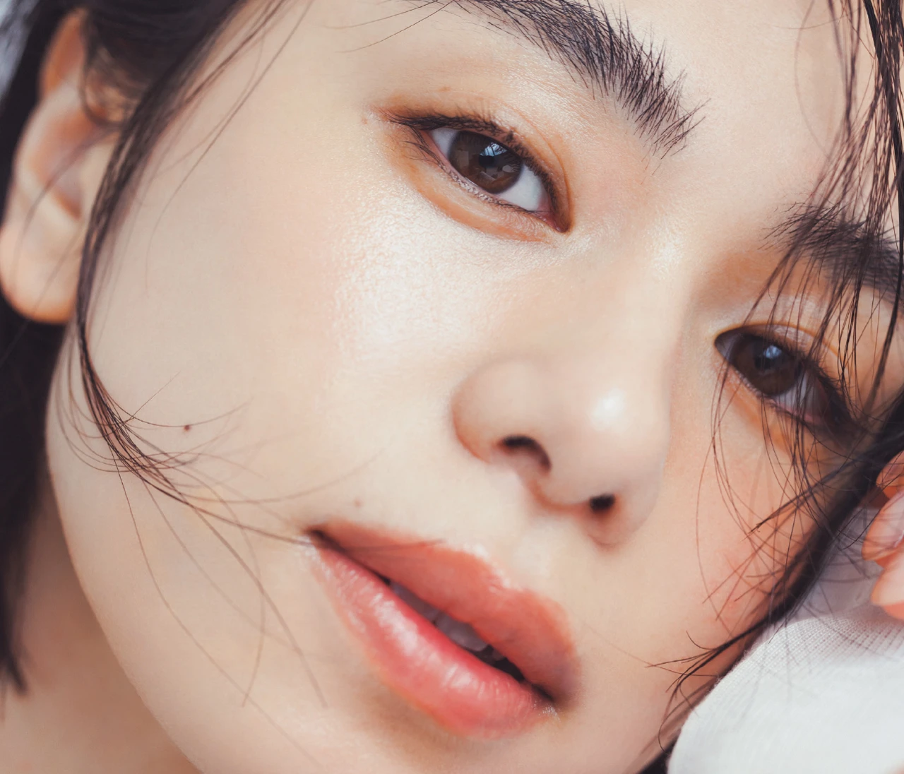 【大人のアイケア】シゴデキな人は、お疲れ目をケアして話しかけにくい“鋭い目つき”を解消！ 職場で頼られる余裕のあるまなざしに