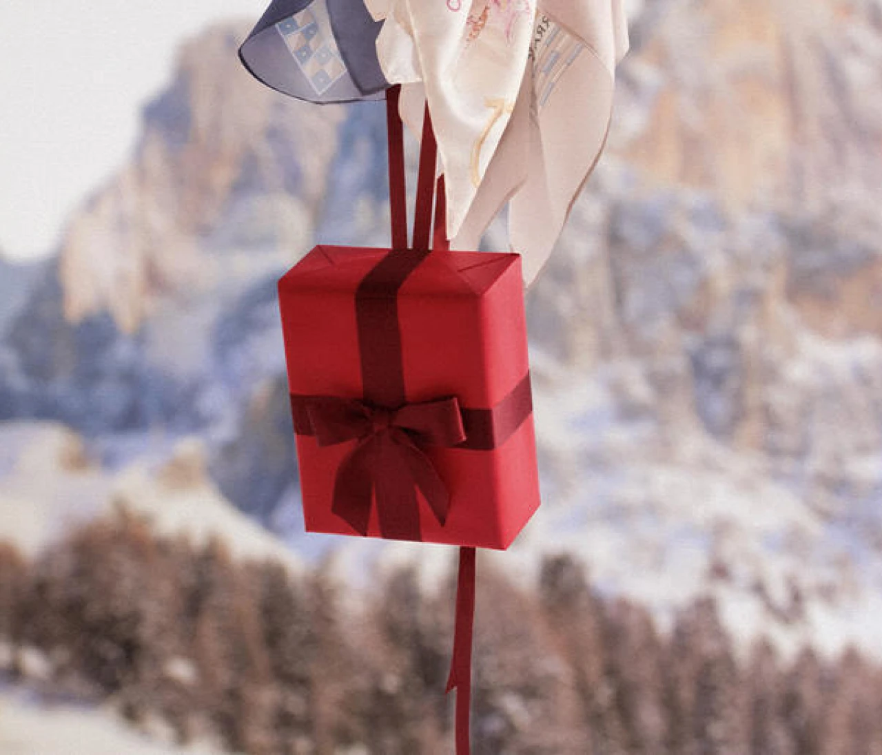 【FERRAGAMO（フェラガモ）】ホリデーを祝し、ポップアップストアを阪急うめだ本店にオープン