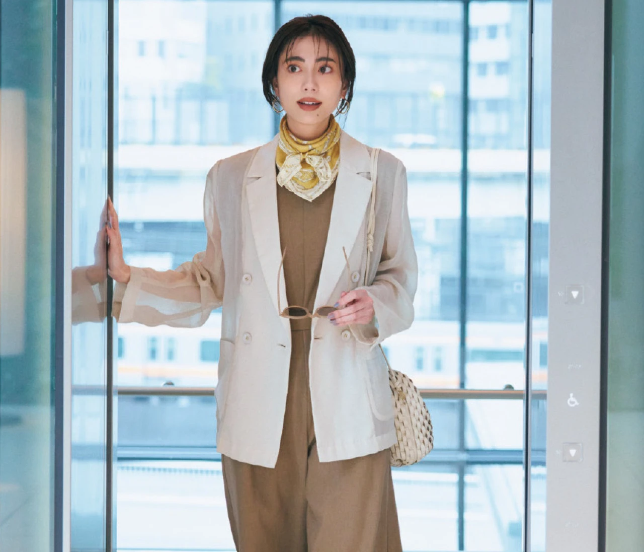 予想最高気温22度／今季らしいシアージャケットでオンスタイルを軽やかに【BAILA今日のコーデ】