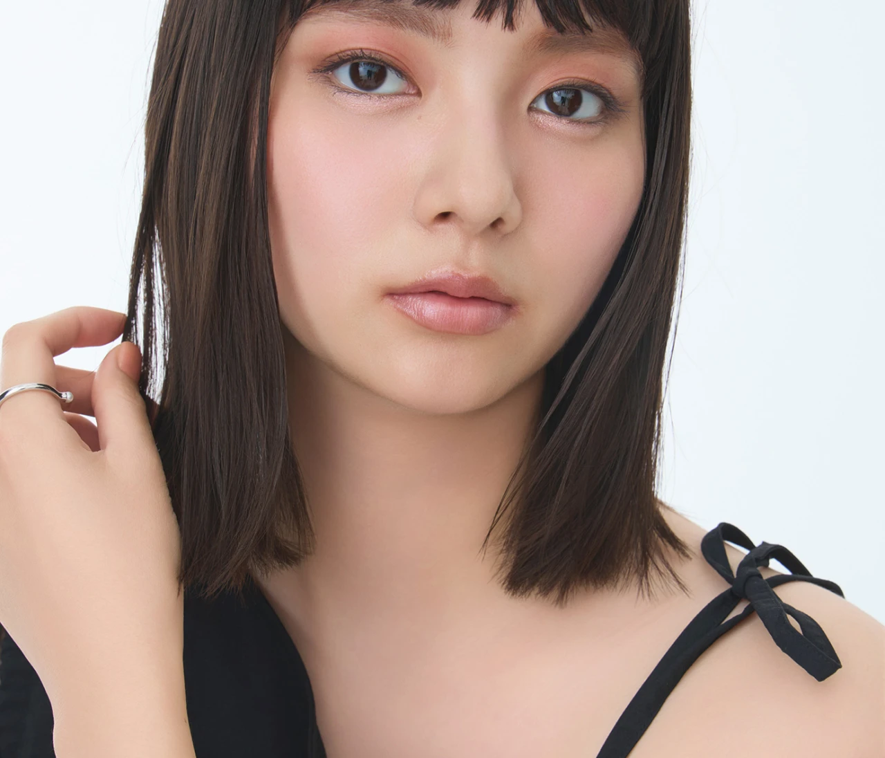 【ディオール秋新色で作る大人の青みピンクメイク】ヘアメイクアップアーティスト河嶋希さんが2025年秋新色で作るメイクレシピを解説！