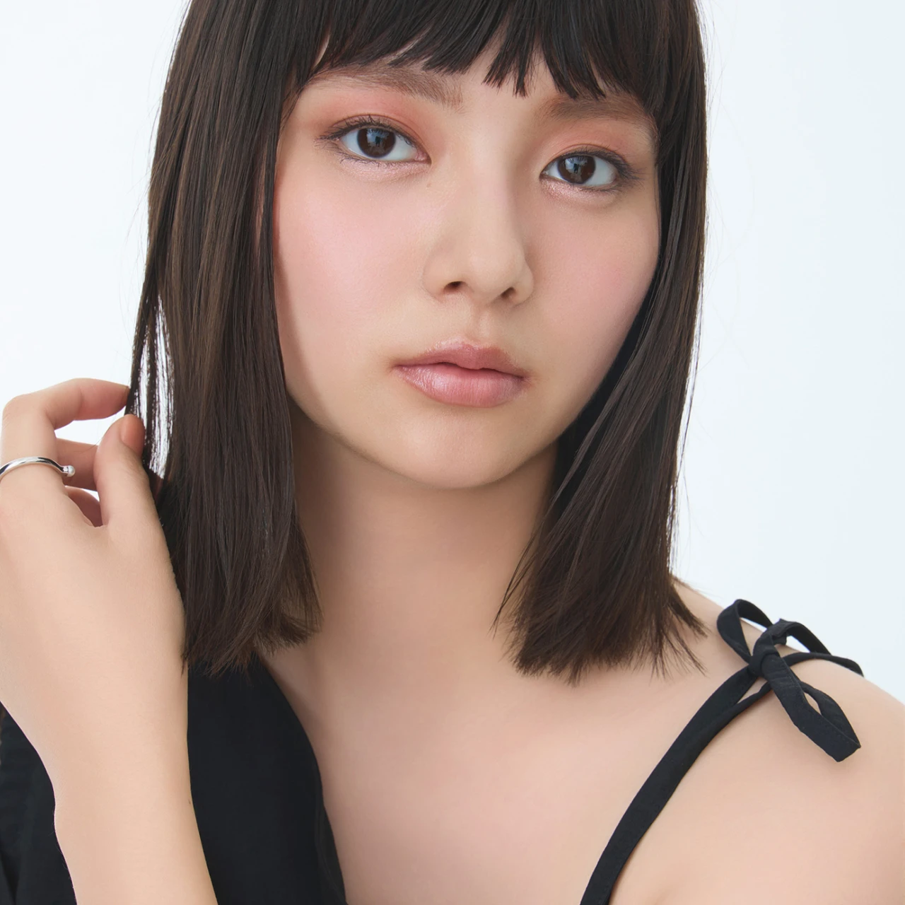 【ディオール秋新色で作る大人の青みピンクメイク】ヘアメイクアップアーティスト河嶋希さんが2025年秋新色で作るメイクレシピを解説！