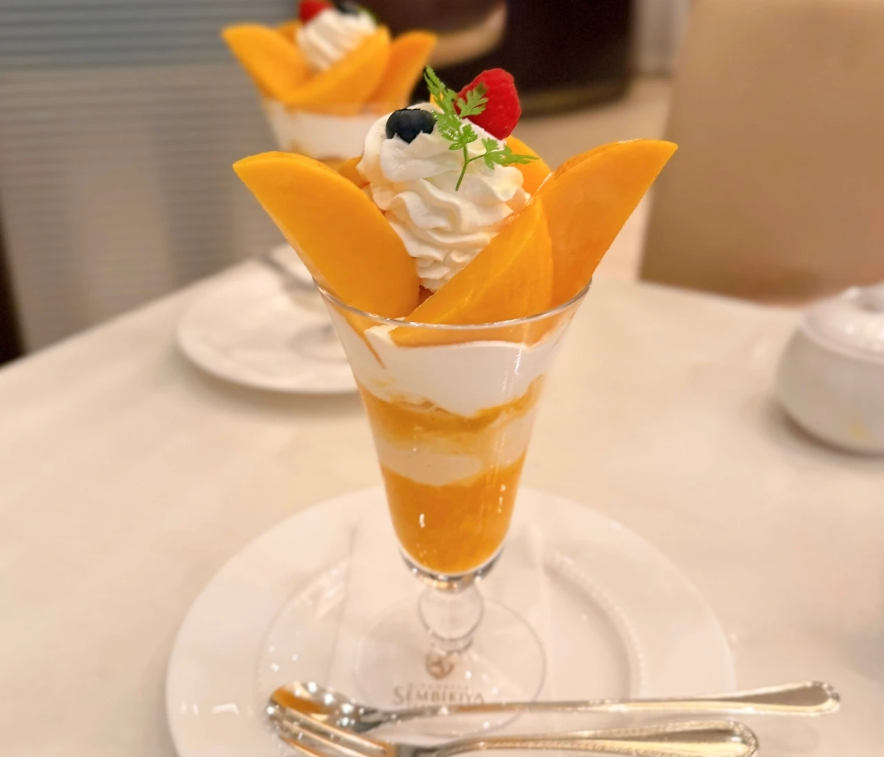 とろける甘さに感動♡日本橋千疋屋総本店の「宮崎県産 完熟マンゴーパフェ」