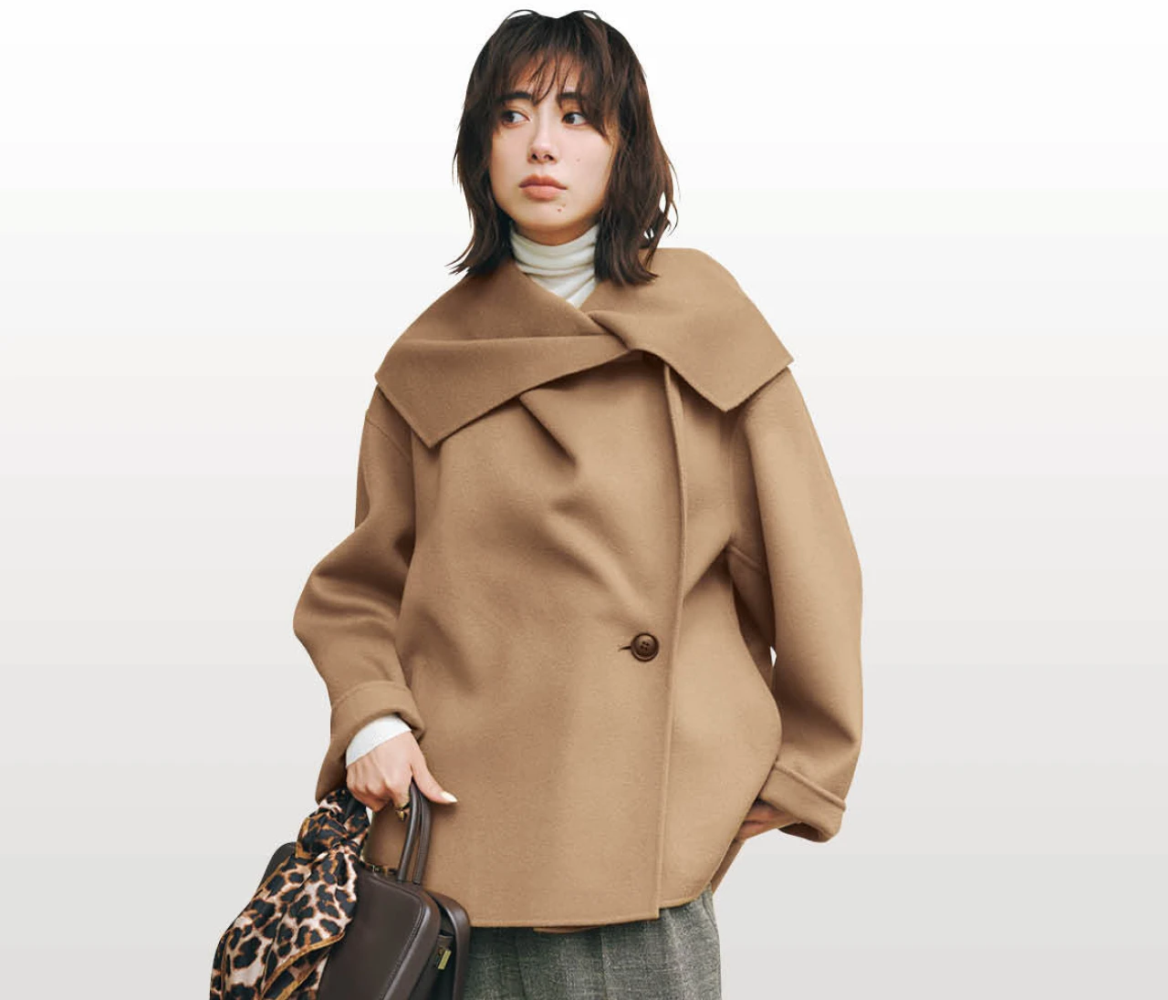 【アウターコーデ】まわりとかぶらないショールカラーコートを投入【BAILA今日のコーデ】