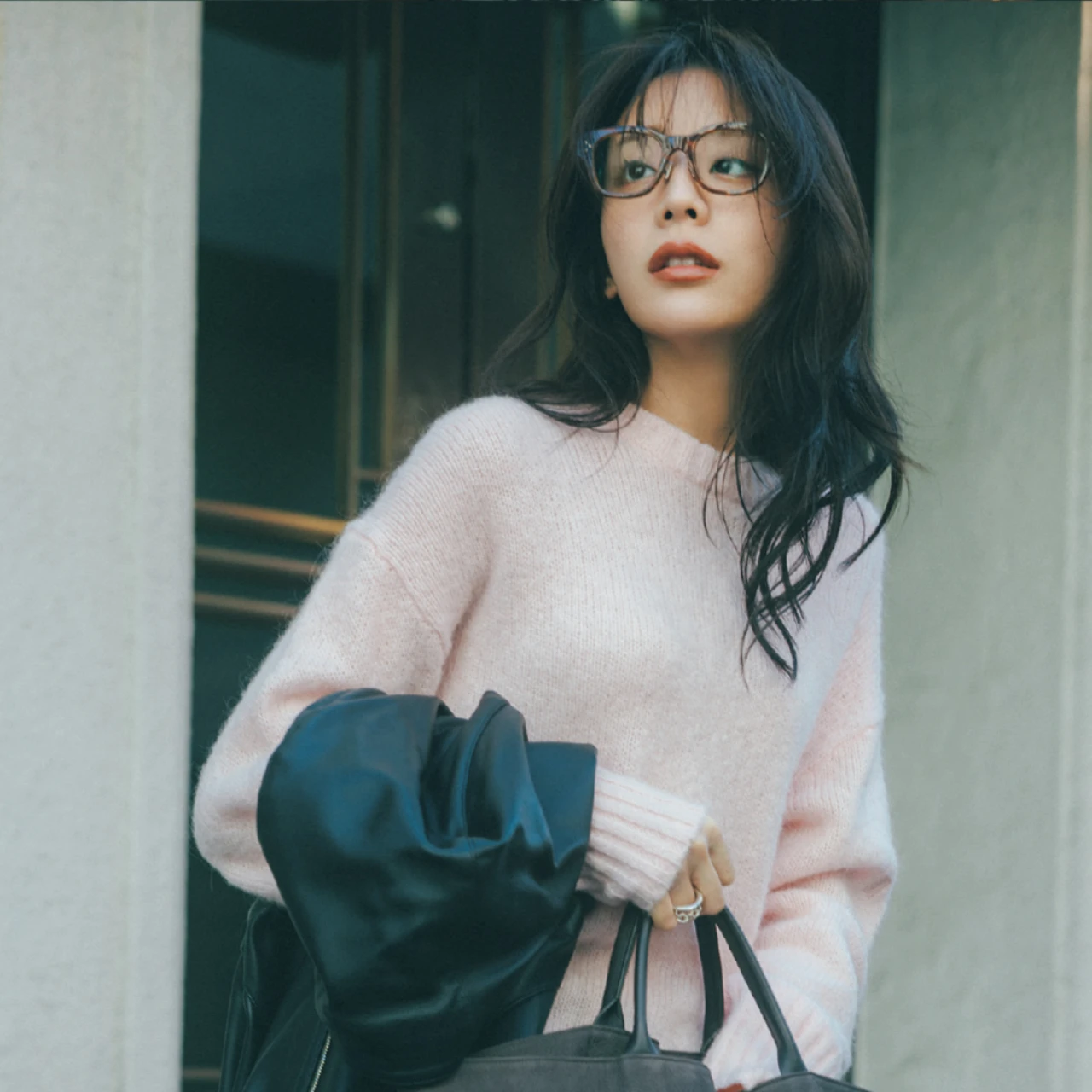 【大きいサイズの「定番トート」4選】今買うべきバッグは巨大なトート！こなれ感急上昇