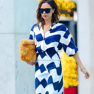 ファーバッグは持つだけで今年っぽい♥ヴィクトリア・ベッカム【日めくりセレブ】