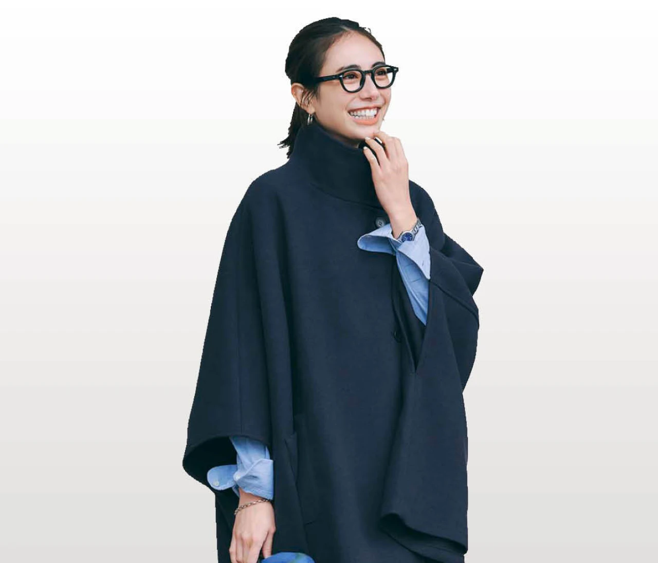 【アウターコーデ】人とかぶらず今っぽさを演出するポンチョコート【BAILA今日のコーデ】