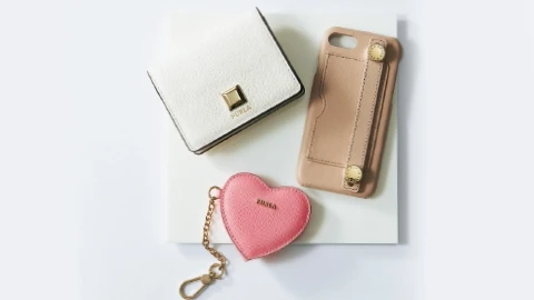 【FURLA】ピンクやベージュ、バッグの中を甘色でまとめて!スモールレザーグッズ⑨