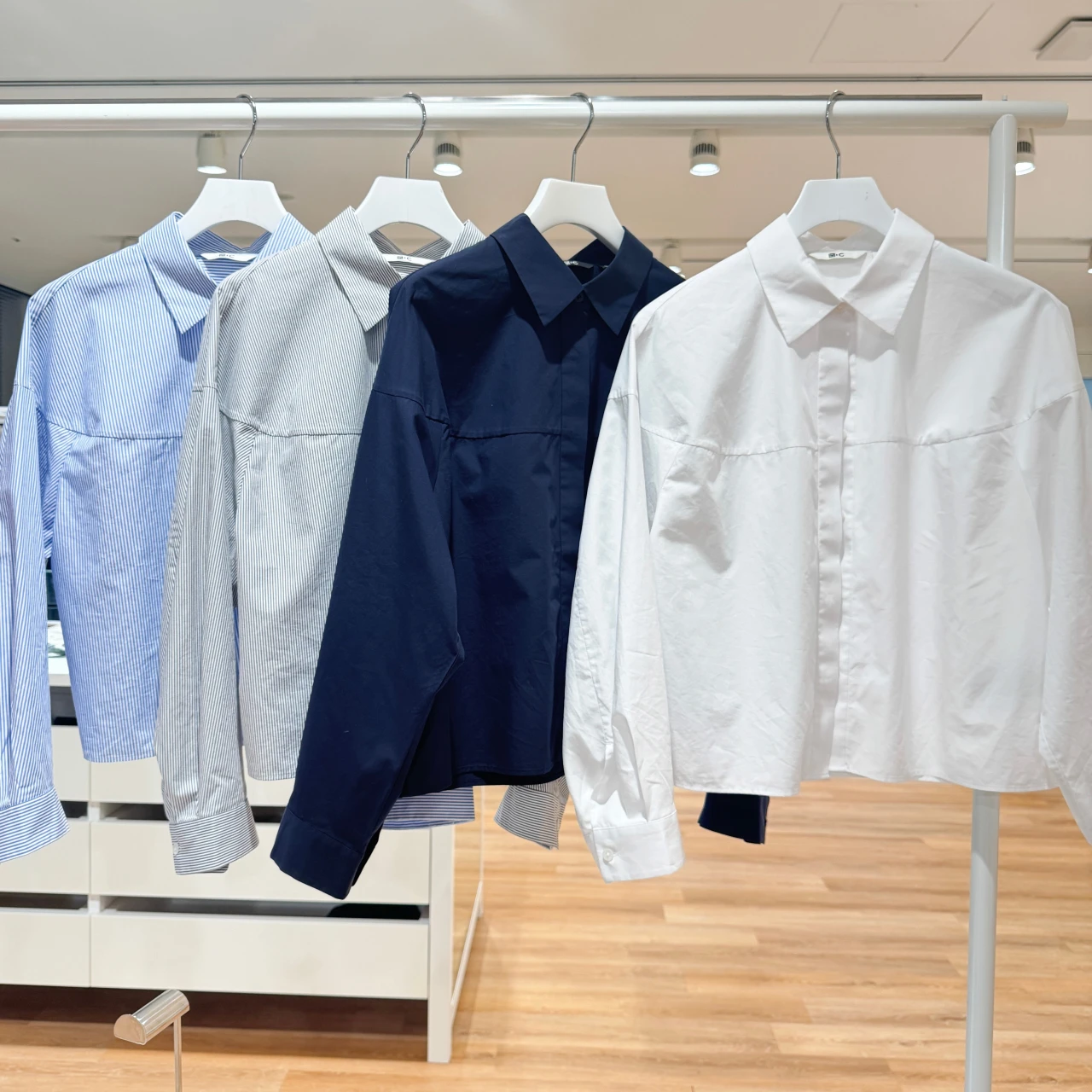 【バズり中!】ユニクロシーの新作「コクーンシャツ」が使える!