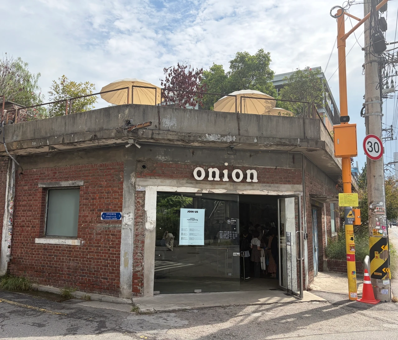【韓国・聖水カフェ】建築士の私が惹かれた！工場をリノベーションした「cafe onion」