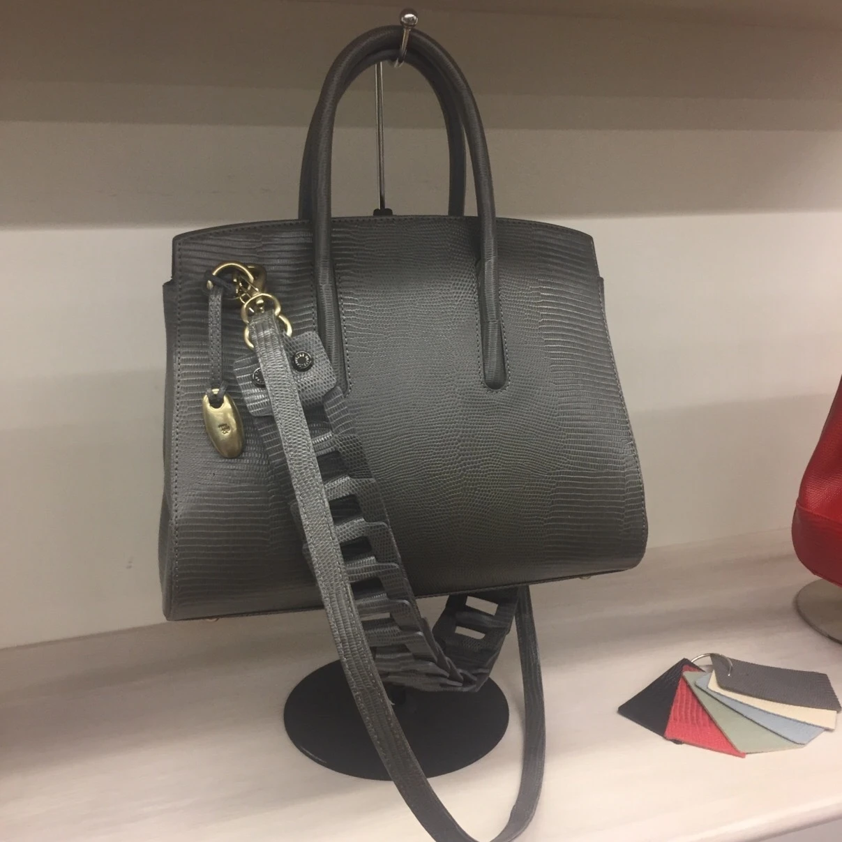 「TOFF&LOADSTONE」で大人気! 付け替えショルダーストラップで脱・シンプル