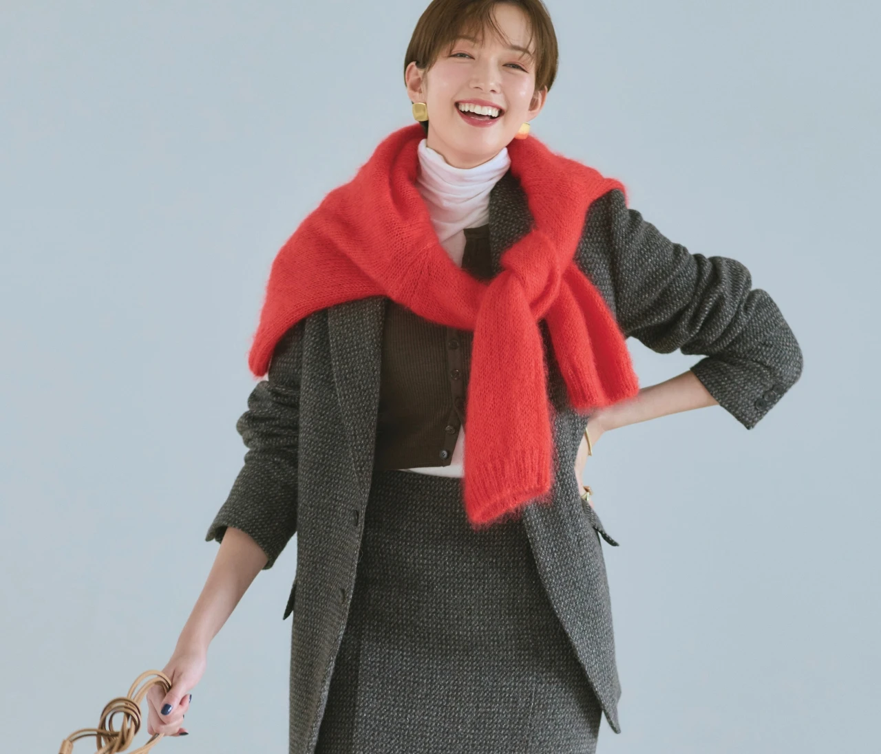 【さし色ニットコーデ】仕込みレイヤード＆きれい色ニットでメリハリを【BAILA今日のコーデ】