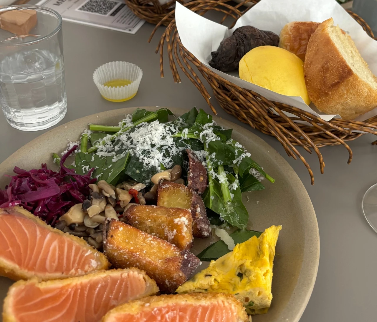 【名古屋ランチ】伏見・pigment｜豊富なランチプレートとパンビュッフェランチ