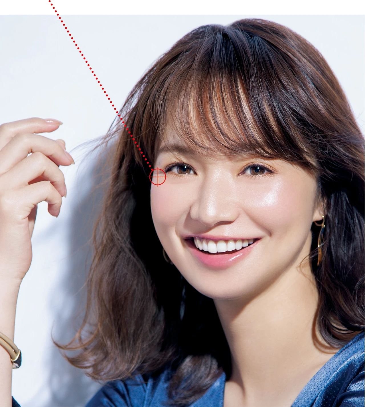 金曜夜のいつメン女子会! 寝不足でもフレッシュな目もと、その秘密は"針状ヒアルロン酸"