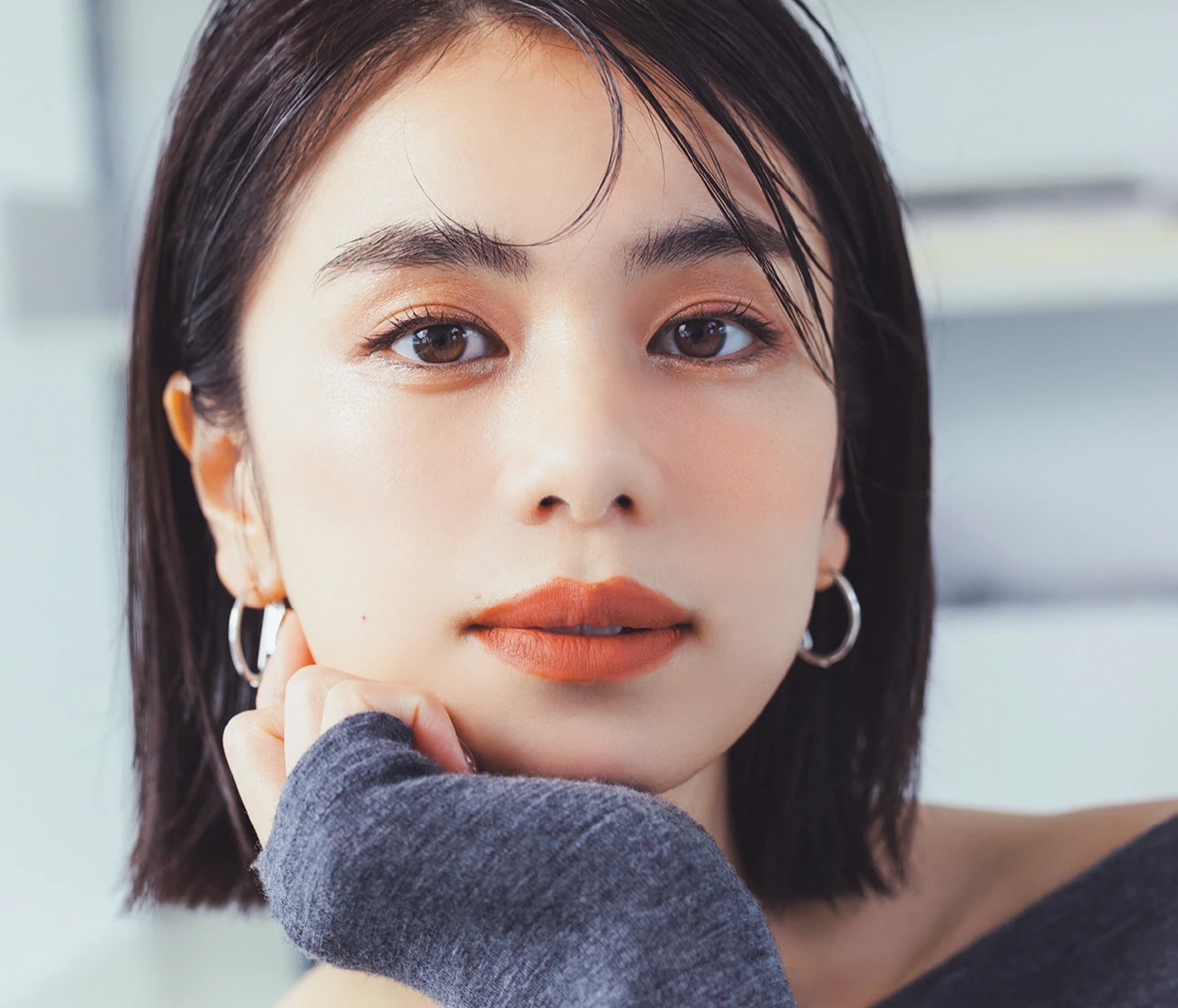 「真顔が怖い」と思われる原因は、むくみとくすみ肌!? スキンケアで“職場の話しかけやすい先輩”に