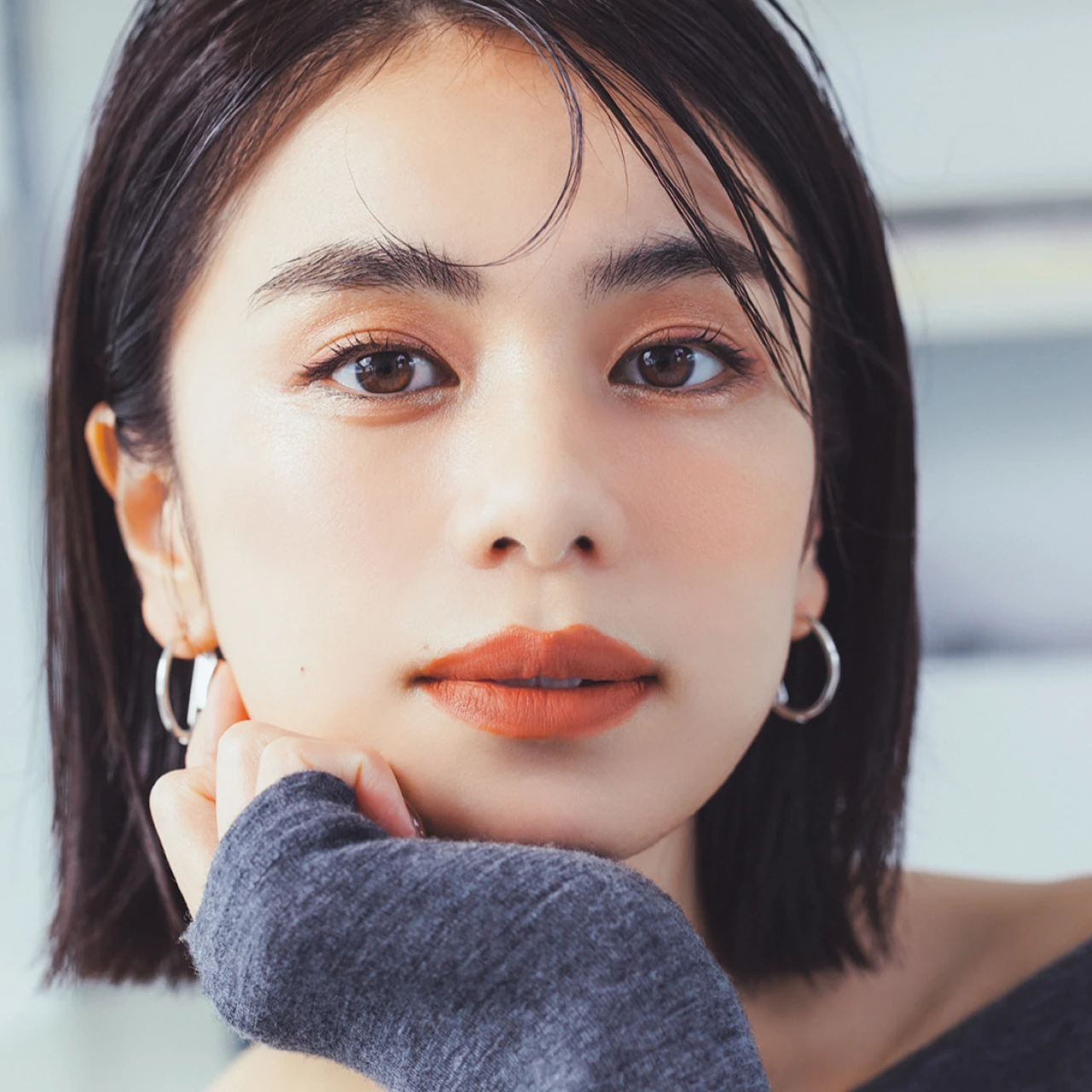 「真顔が怖い」と思われる原因は、むくみとくすみ肌!? スキンケアで“職場の話しかけやすい先輩”に