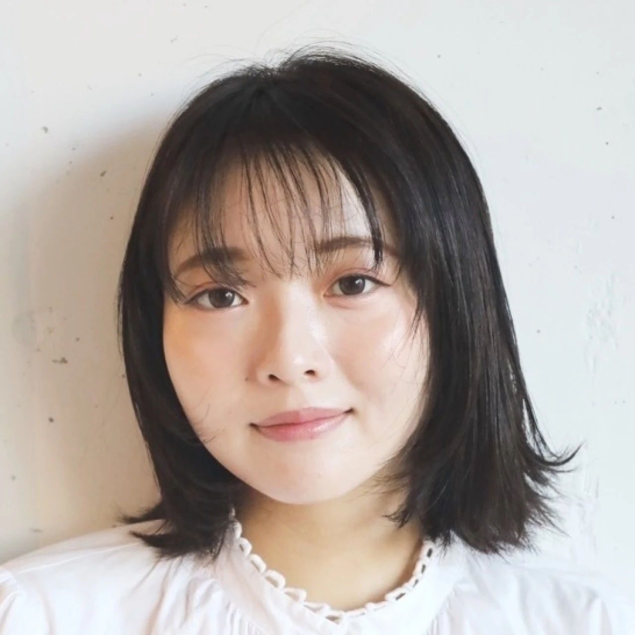 【2026春大人のボブ】顔まわりに入れたレイヤーで小顔もかなえる！エアリーな軽やかボブ