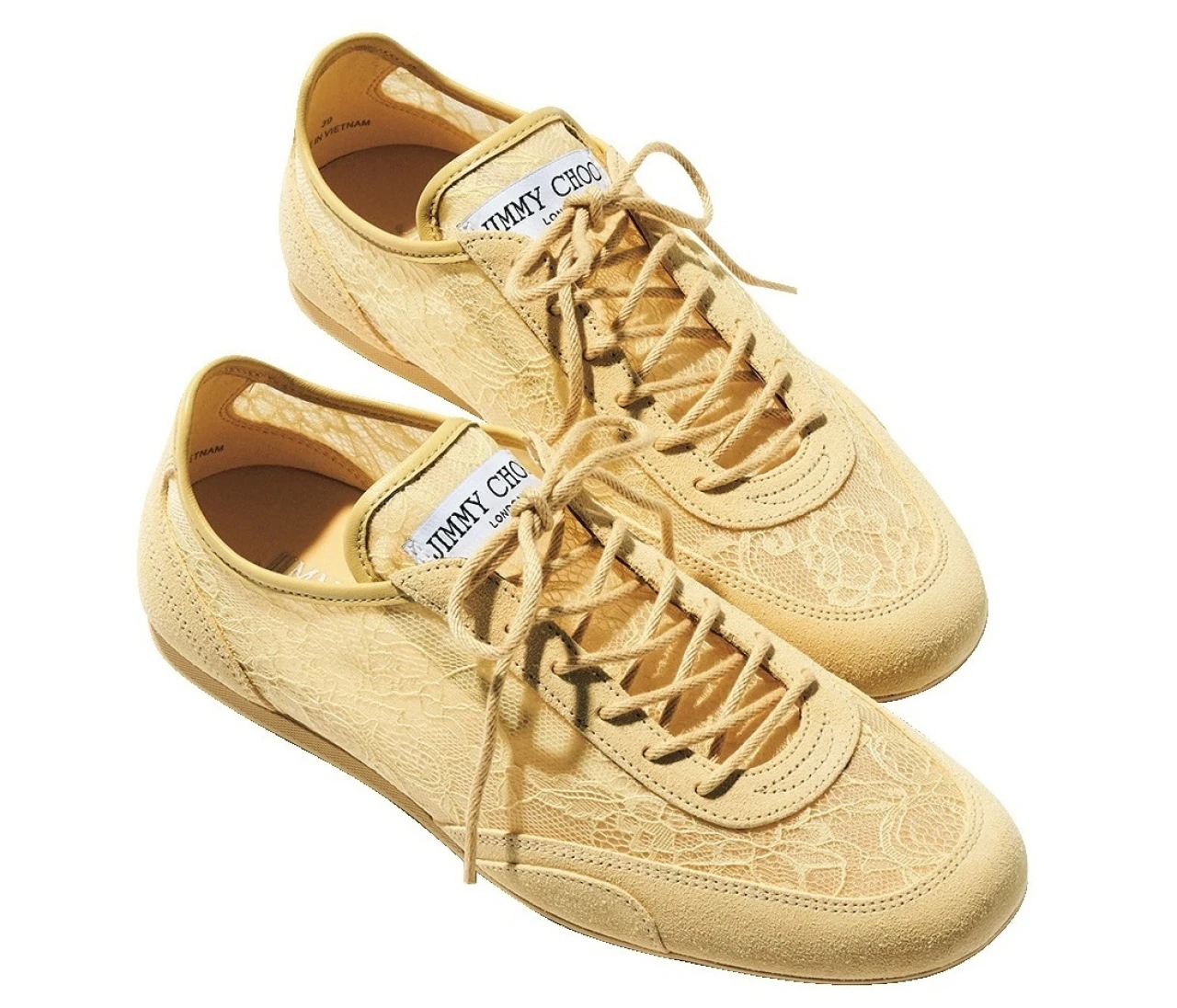 ロエベの進化系ローファー、ボッテガ・ヴェネタのモダンシャツ、ジミー チュウのレーススニーカー【ハイブランドの春新作3選】