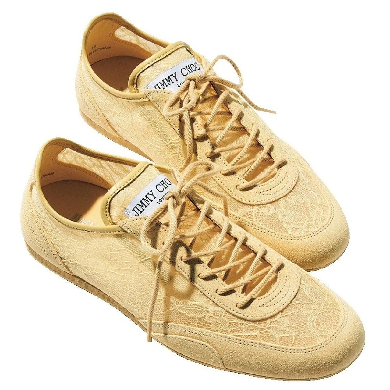 ロエベの進化系ローファー、ボッテガ・ヴェネタのモダンシャツ、ジミー チュウのレーススニーカー【ハイブランドの春新作3選】