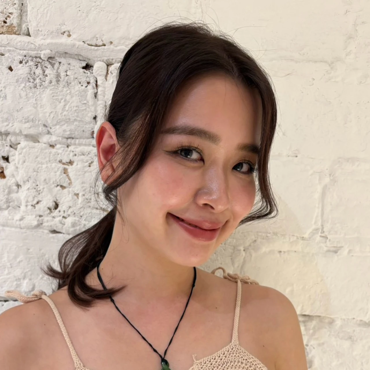【2026年暑さ対策の涼し気ヘアアレンジ】お呼ばれにもぴったり！しゃれ感アップの 洗練ローポニー