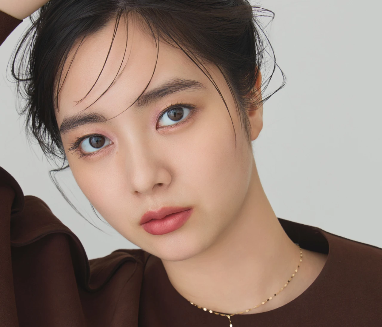 【シャネル秋新色で作る大人のピンクメイク】ヘアメイクアップアーティスト河嶋希さんが2025年秋新色で作るメイクレシピを解説！