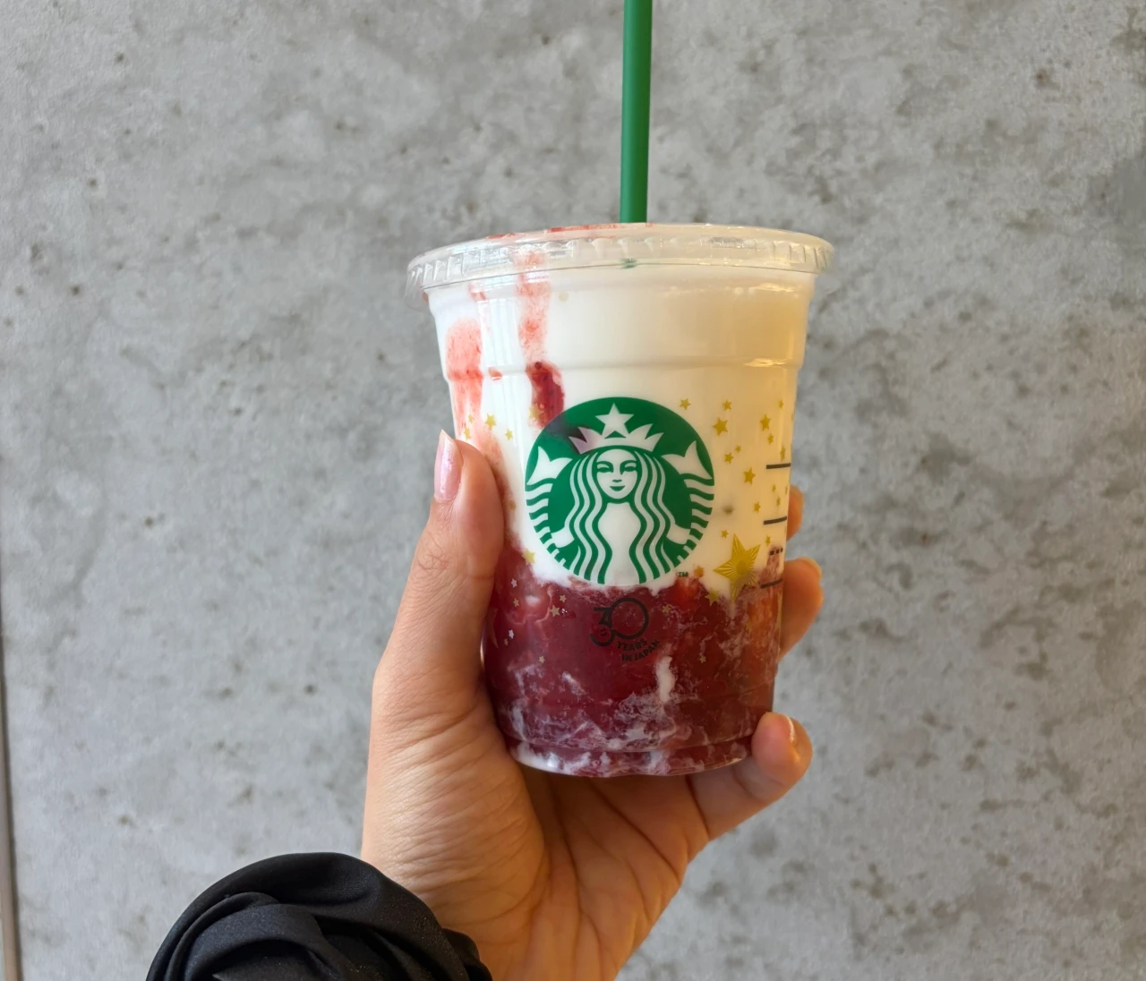 スタバ新作レポ！ジューシーでまろやか「ごろっといちごミルク」