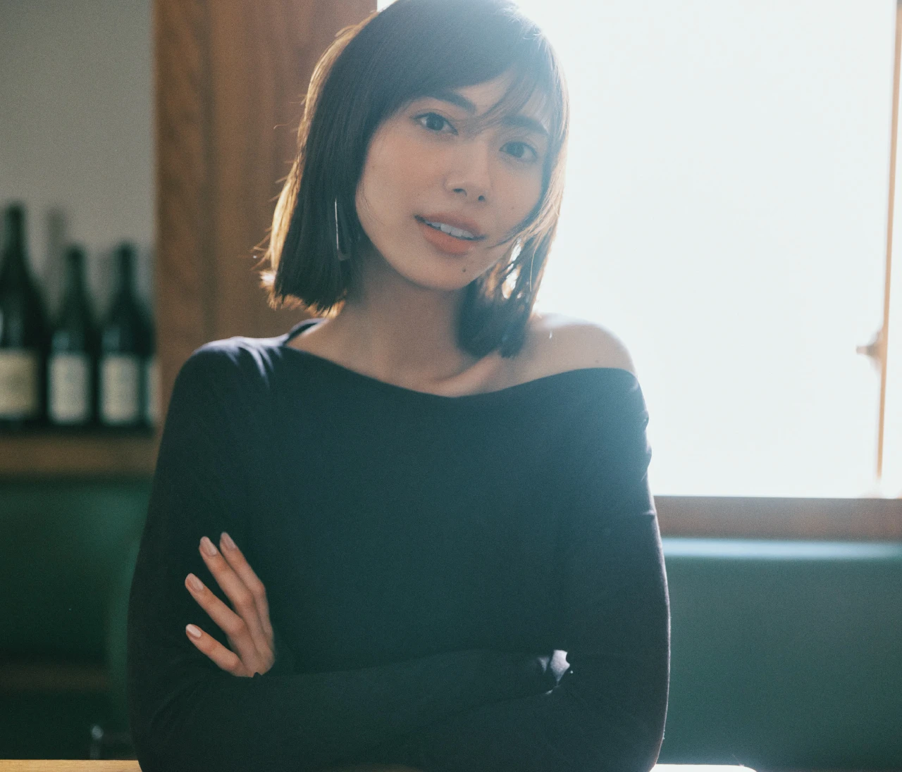 【「鎖骨見せ」トップス】大人がいやらしくならないトップス5選!半径1mで見惚れさせる「大人の肌見せ」コーデ