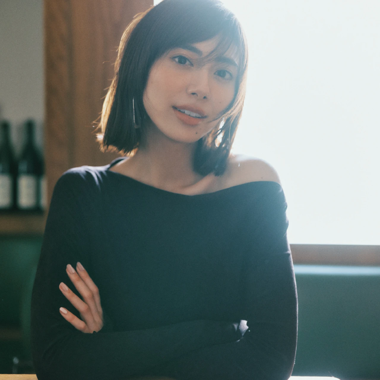 【「鎖骨見せ」トップス】大人がいやらしくならないトップス5選！半径1mで見惚れさせる「大人の肌見せ」コーデ