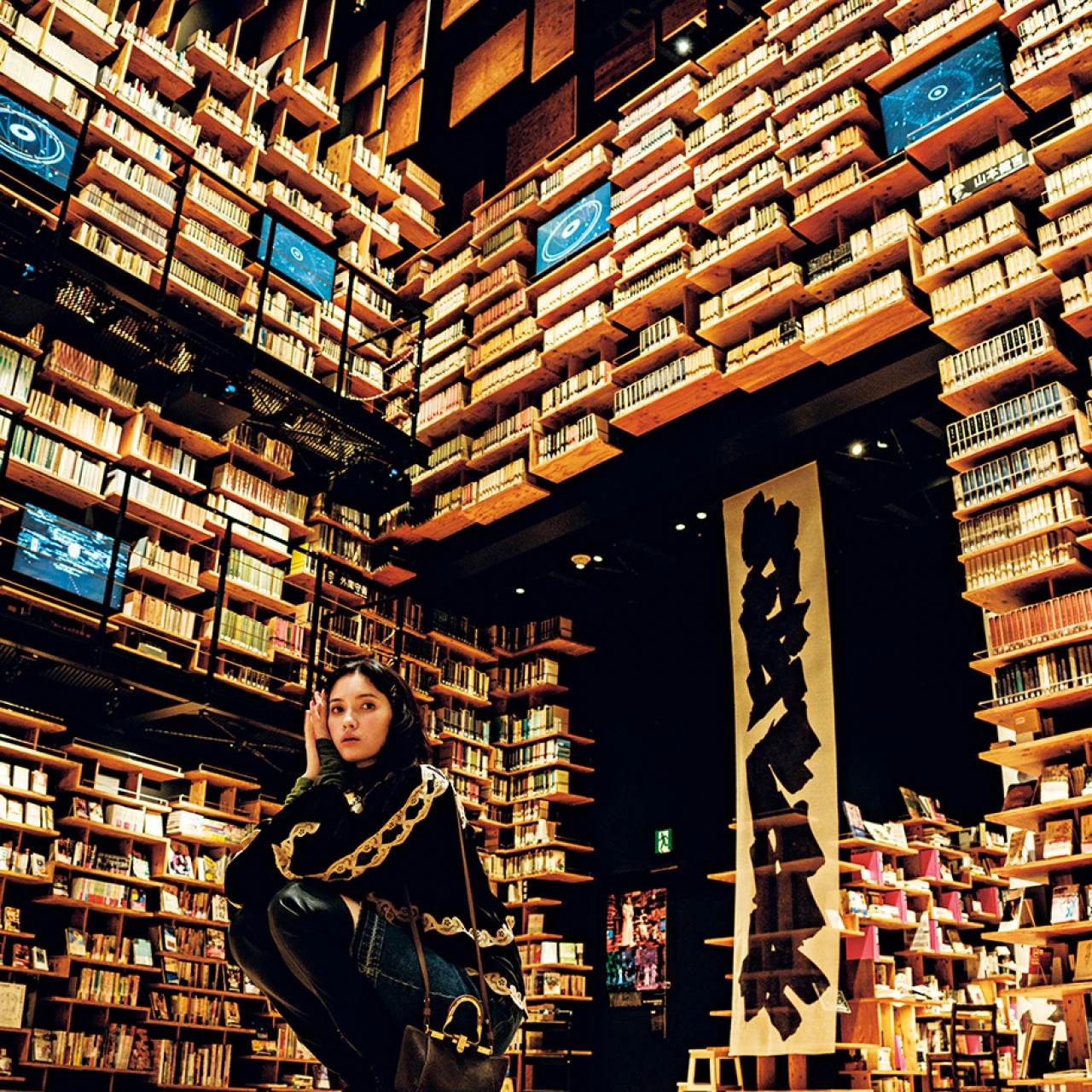 【市川紗椰の週末アートのトビラ】角川武蔵野ミュージアム「『昭和100年展』ほか」をご案内