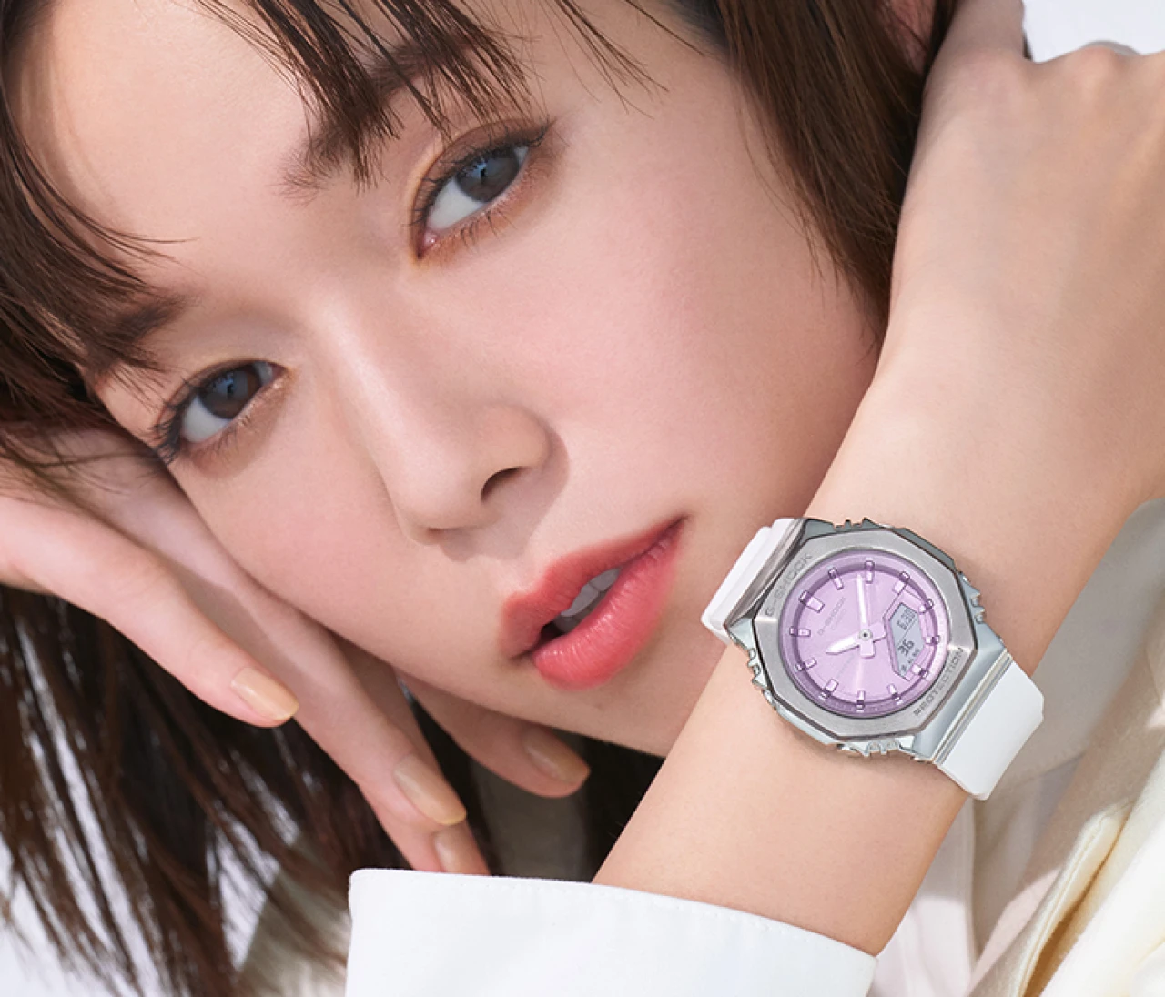 きれいめ派の冬の手元に映える最新の「G -SHOCK」