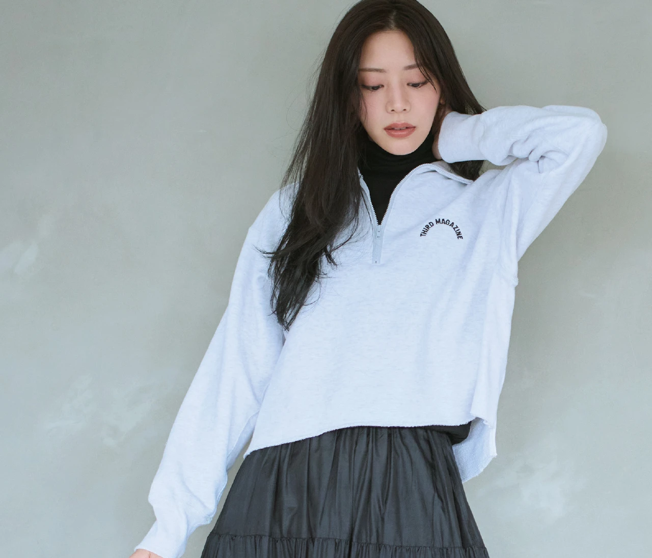 カジュアル代表「スウェット」を大人がおしゃれに着るには？ 小物合わせのコツも伝授！