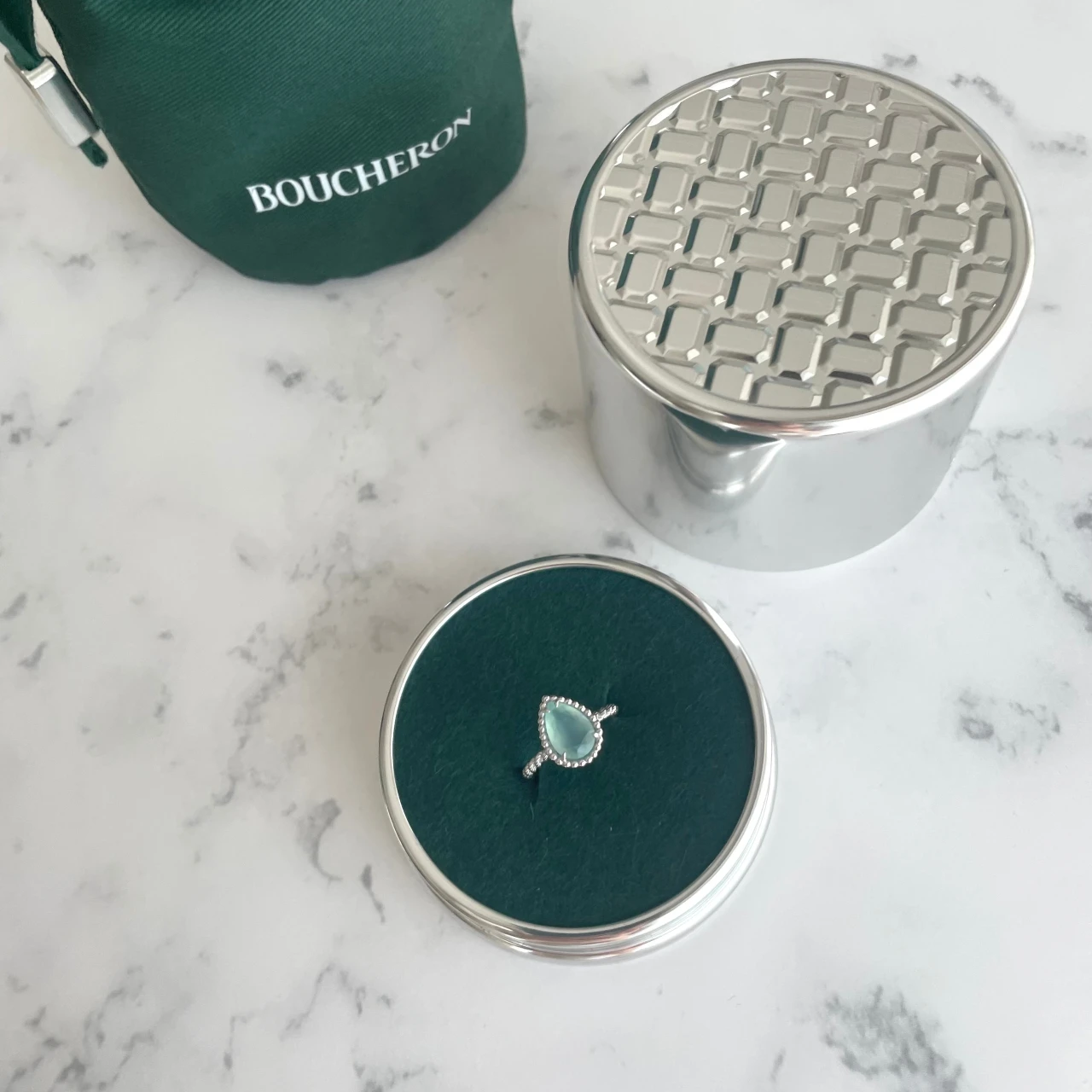 【ご褒美リング】清涼感たっぷりに付けたいブシュロンの「セルパンボエム」​​