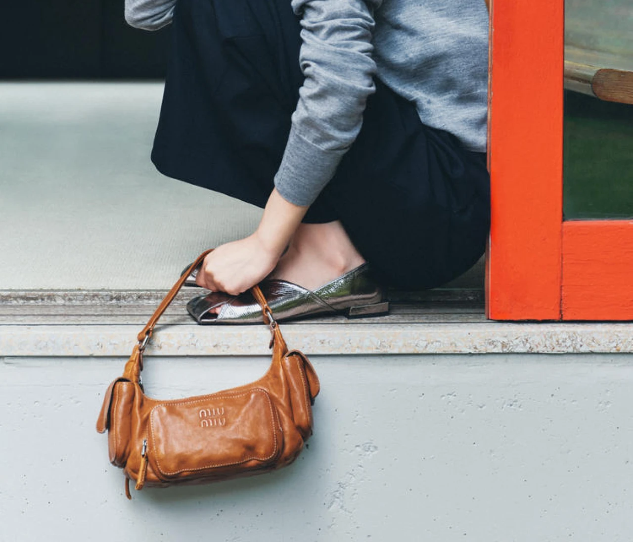 【MIU MIU（ミュウミュウ）】貴島明日香が選ぶ“一生もの”ミニバッグ。上品さが際立つ【おすすめハイブランドバッグ＆小物7選】