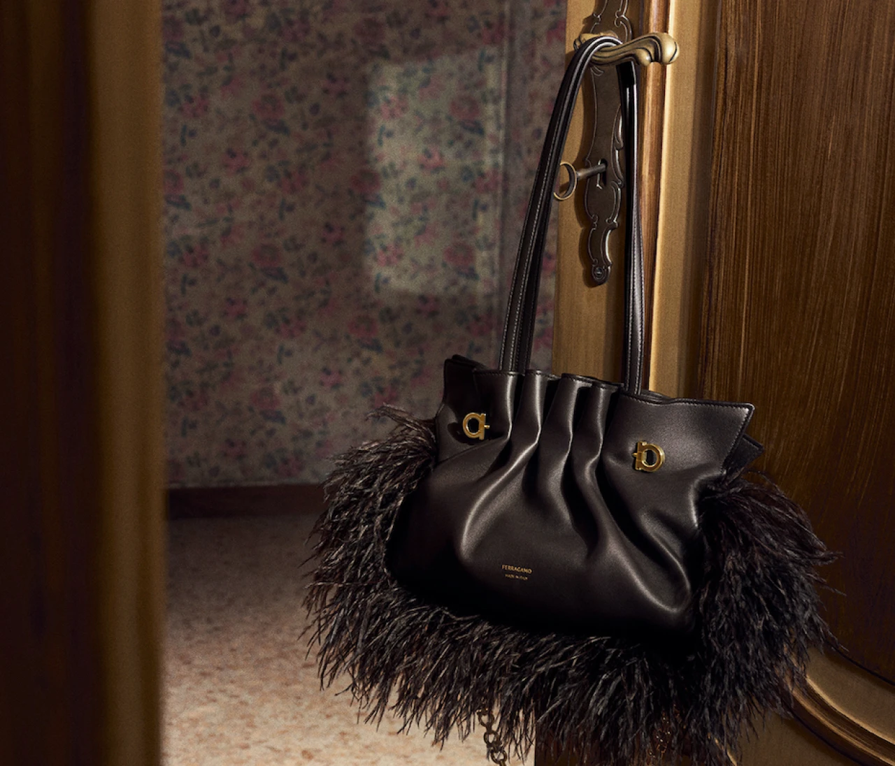 【フェラガモ】横浜高島屋店がリニューアルオープン。同店先行発売のバッグ、数量限定のチャームも！