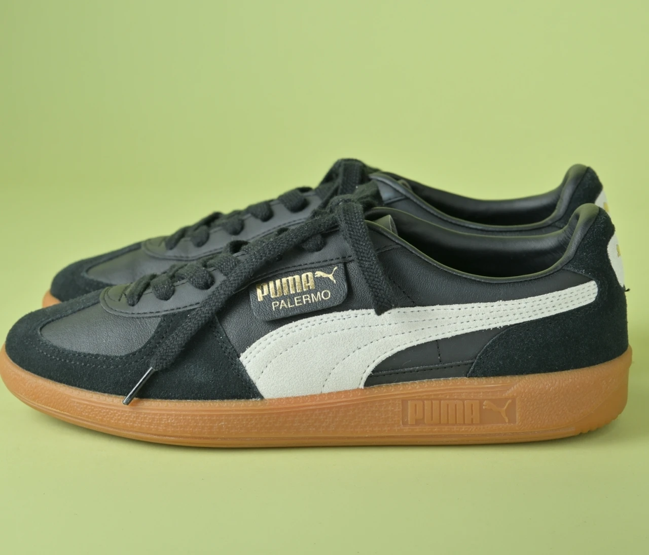 大人が品よく履ける。「PUMA（プーマ）」の「パレルモ LTH」【きれいめ服に似合う黒スニーカー】