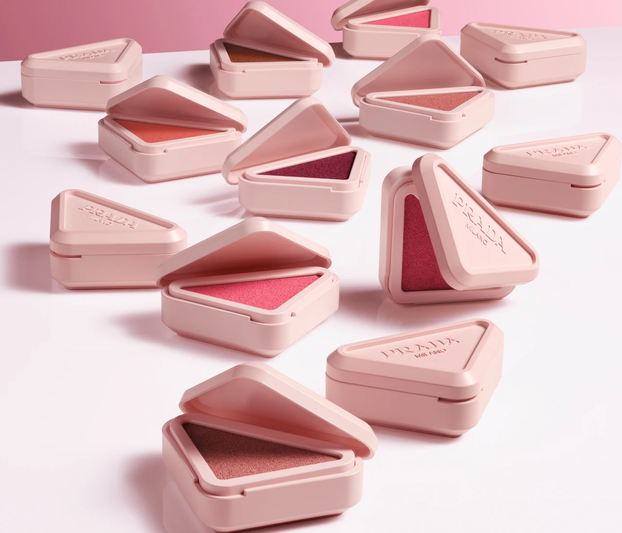 【プラダ ビューティ】新感覚チーク「プラダ タッチ」が登場。透ける血色感をひと塗りで