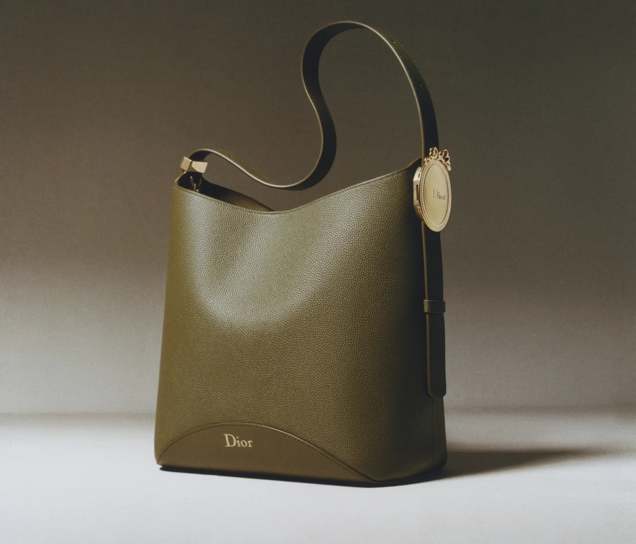 【Dior（ディオール）】新作バッグ「ディオール メダリオン」登場！