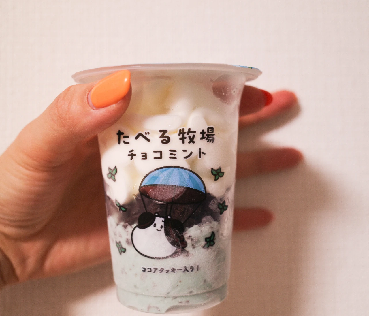 チョコミントが大のニガテだった私でも"ハマる"ファミマの《たべる牧場チョコミント》