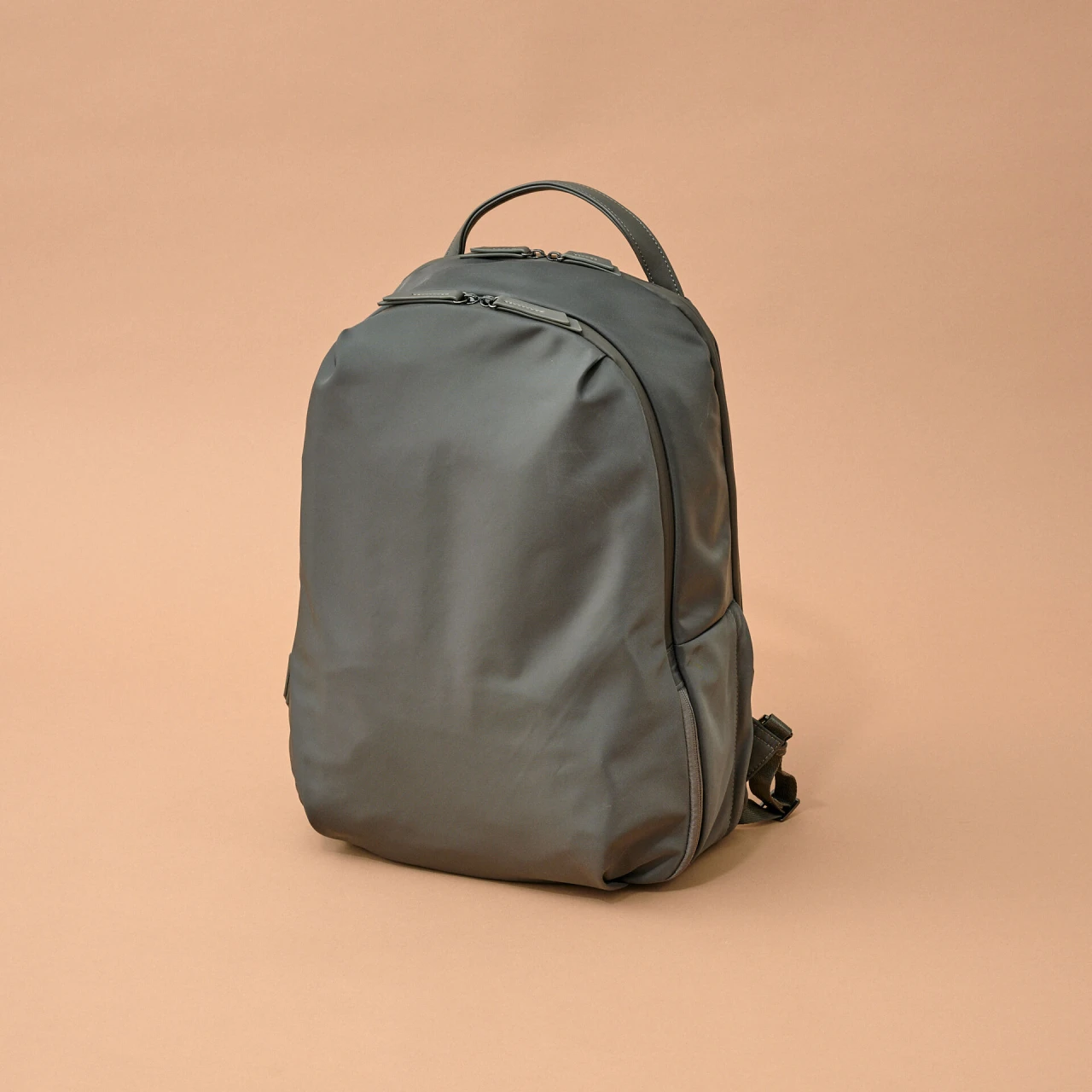 「スーツスクエア(SUIT SQUARE)」の高機能リュックに、A4&PCの通勤アイテム全部入れて徹底レビュー!