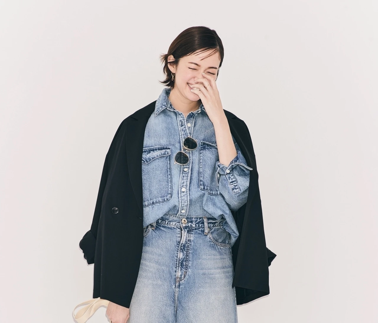 【黒ジャケットコーデ】デニムコーデにモードなエッセンスをミックス【BAILA今日のコーデ】