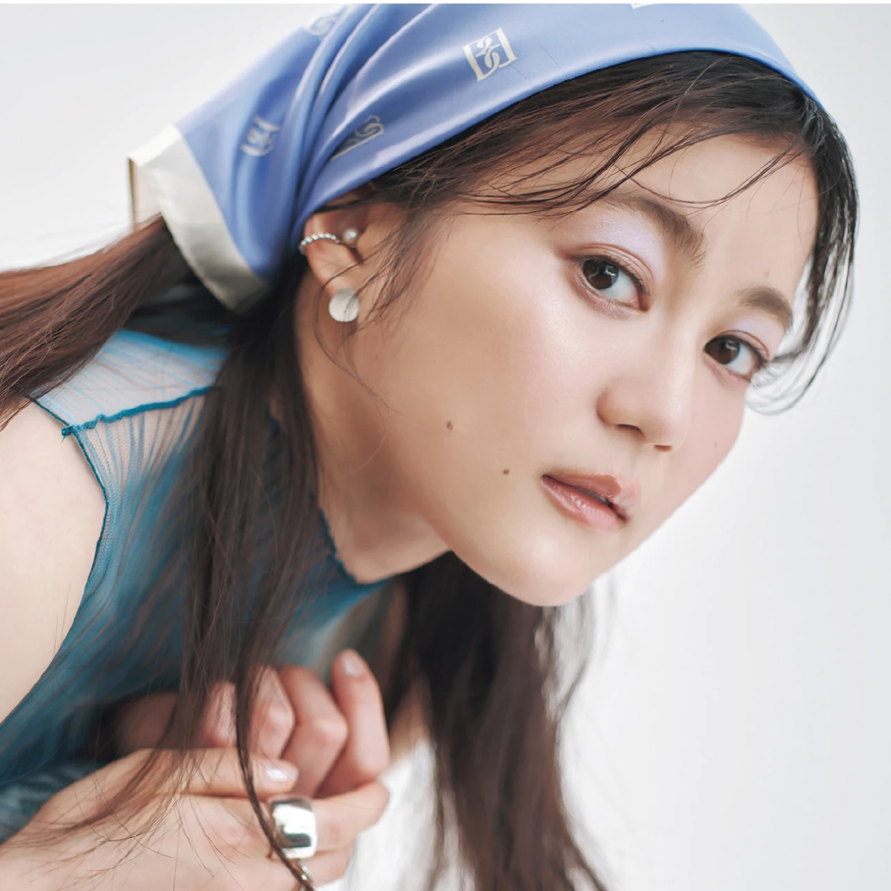 【生田絵梨花さん主演 夏の記憶と旬メイク】透明感アイシャドウで涼やかな目もとに