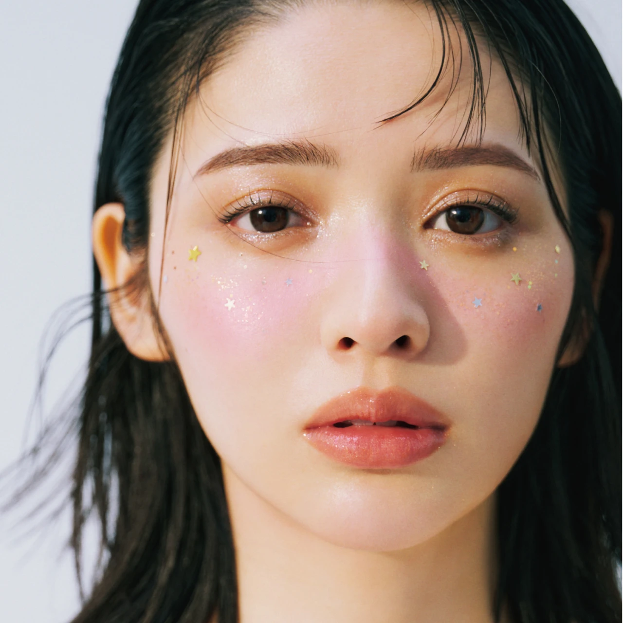 #FRUITS ZIPPER #鎮西寿々歌 さんの「鎮静スキンケア」空よりまぶしい、恋よりまぶしい夏だから