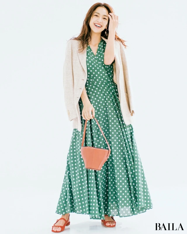 【ワンピース×フラット靴】最旬コンビで大人の可愛げコーデ28選