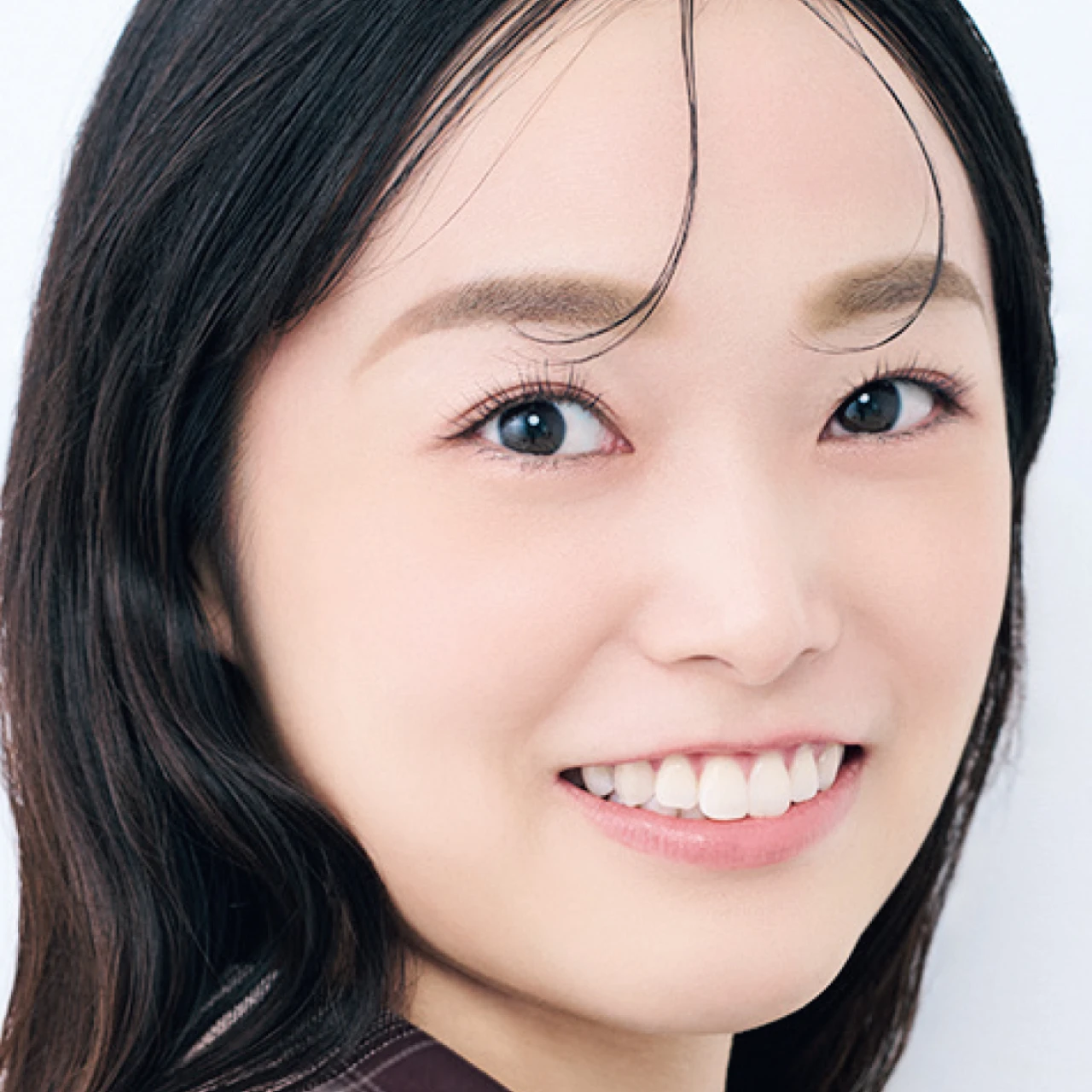 バランスが難しい離れ眉は、ぼかし技で眉間を短縮!【お悩み別・働く大人の正解眉の作り方】